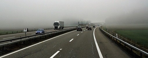 AMSS: Smanjena vidljivost zbog magle i mokri kolovozi