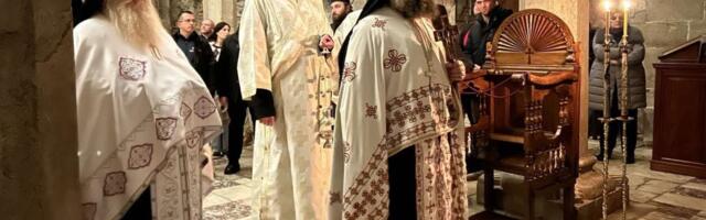 Zasijala svetinja na Kosovu: Ovako je  dočekan praznik Svetog Kralja Stefana Dečanskog