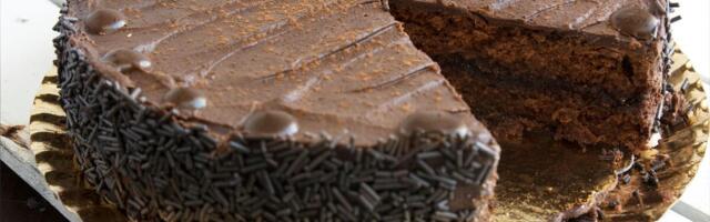 Čokoladna torta bez pečenja spremna za manje od pola sata: Kremasta poslastica koja se topi u ustima, vredi probati