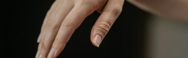 Lunula: Mali polumesec na noktima koji otkriva više nego što mislite