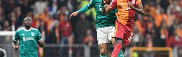 NAJDIRLJIVA SCENA IZ ISTANBULA: Osimen pogledao ka tribinama, ovaj će prizor pamtiti zauvek!