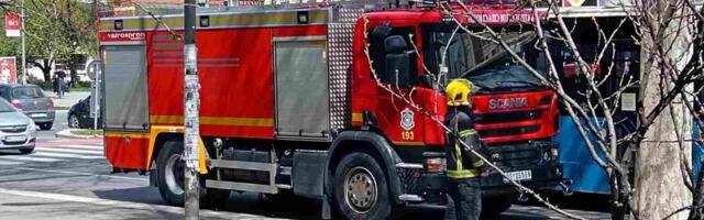 Šok na Banjici: Zapalila se mašina za veš - vatrogasci hitno reagovali