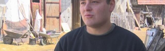 DOK MLADI BEŽE U GRAD, VELJKO (21) SA SUPRUGOM REŠIO DA OSTANE NA DEDOVINI: U Karanu zasnovao porodicu i nastavio posao svojih predaka (FOTO)