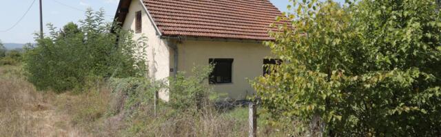 "NIJE DOLAZILA DOK JOJ OTAC BIO ŽIV, NIJE GA VOLELA, SAD KUĆU HOĆE DA PRODA" Meštani iz rodnog mesta pevačice opleli: Misli da je najbogatija...