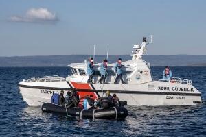 Потонуо чамац са мигрантима код Лезбоса, најмање троје мртво