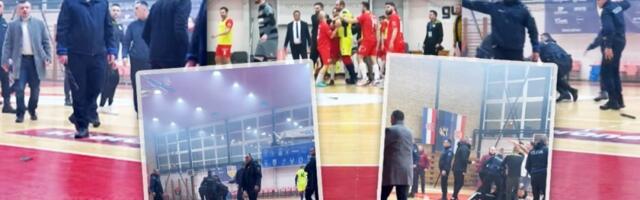 Neviđena makljaža u komšiluku! Navijači uleteli na teren i prebili igrače (VIDEO)