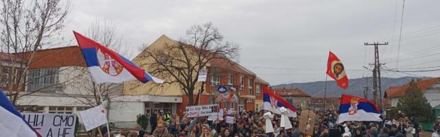 „Ne da će padne nego svakog trenutka se očekuje da padne“ – protestna šetnja krenula do Niške Banje