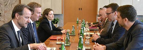 "UGROŽENO VIŠE OD 10.000 SRBA NA KOSOVU I METOHIJI" Petar Petković sa Sorensenom o posledicama primene zakona o strancima i vozilima!