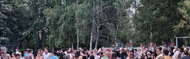 VIDEO: Počeo protest zbog prebijanja dečaka u parku kod Medicinske škole