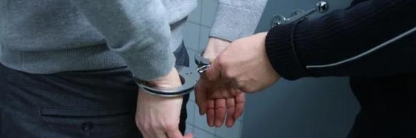 Došao kod karabinjera i zahtevao da ga vode u zatvor kako bi se spasio žene