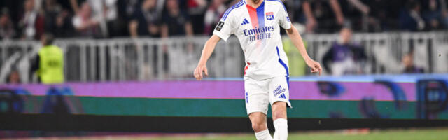 CELA FRANCUSKA BRUJI O SRBINU: Matić prelepio ovaj znak na dresu! (FOTO)