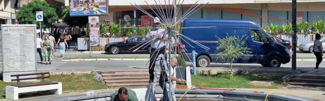 Opet popravljaju nedavno renoviranu fontanu u centru Vranja