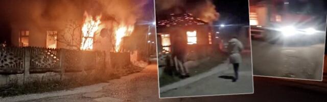 Majka i sin izvučeni iz vatre: Veliki požar u porodičnoj kući kod Paraćina (FOTO)