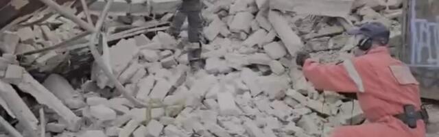 Pogledajte kako vatrogasci pretražuju ruševine nakon pada zgrade u Džordža Vašingtona