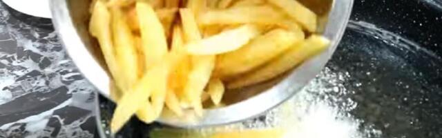 Zašto je pomfrit u restoranu uvek hrskaviji? Trik nije u ulju, već u onome što uradite pre prženja