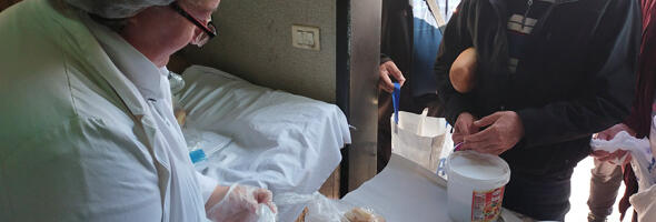 U NARODNOJ KUHINJI se hrani 870 najugroženijih Kragujevčana, među njima 180 dece