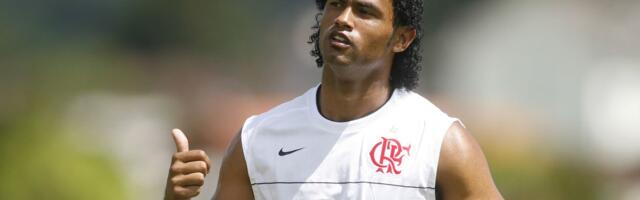 Fudbaler osuđen za ubistvo ponovo na terenu /GALERIJA/