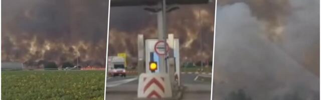 ŠTA SE OVO DEŠAVA KOD INĐIJE? Zastrašujuć prizor usled velikog požara: Ljudi u neverici gledaju, NEBO KAO DA JE SMAK SVETA! Dim stigao do naplatne rampe (VIDEO)