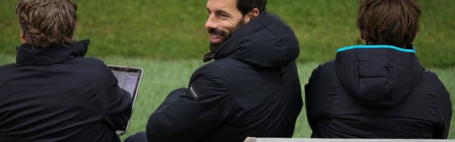 Van Nistelroj prvi put vodi profesionalce