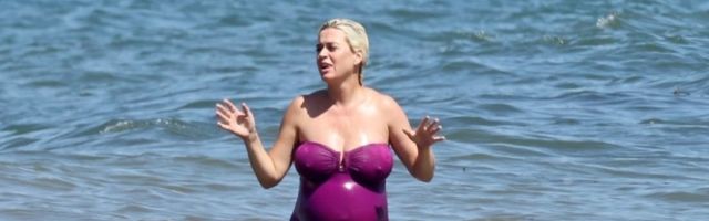 Buduća mama na plaži: Keti Peri uživa u poslednjim nedeljama trudnoće (FOTO)