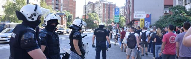 Blokada u Nišu: građani šetali od jedne do druge raskrsnice, policija ih pratila i sprečavala
