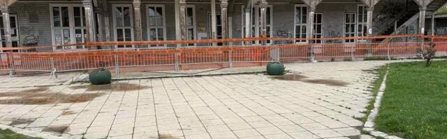 U Staroj radničkoj koloniji se u subotu okupljaju i zborovi i SNS aktivisti