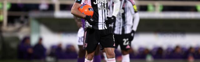 SKANDAL U ITALIJI! PREKINUT MEČ ZBOG VLAHOVIĆA: Srbin na meti strašnih uvreda - hteo da napusti utakmicu