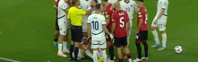 Sin selektora Albanije pozirao u dresu Srbije! (FOTO)