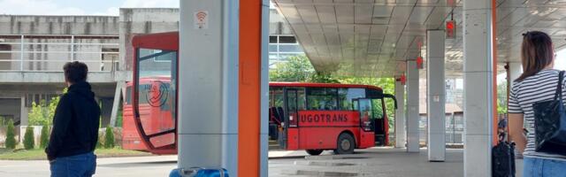 Poskupela peronska karta na Autobuskoj stanici u Leskovcu