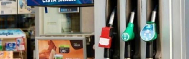 Nakon točenja cisterne, nova slika iz regiona postala hit: Evo šta je snimljeno u kolima na hrvatskoj benzinskoj stanici