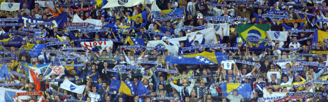 Navijač Bosne u avionu poneo pečeno jare za meč protiv Velsa