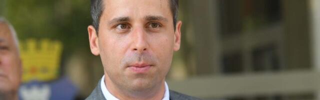 Mitrović (SSP): Vučićev način vladavine nespojiv sa visokim stopama rasta