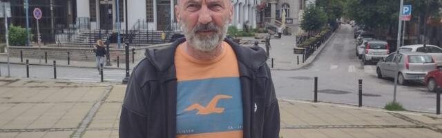 Skup podrške Dušku Đorđeviću koji je dobio otkaz u kragujevačkom Domu omladine posle studentske tribine o Kosovu