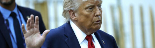 Трамп: Иран обавестио САД да не наплаћује таксе бродовима у Ормуском мореузу