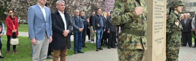 OBELEŽENA GODIŠNjICA BOMBARDOVANjA U ČAČKU: Parastos i polaganje venaca