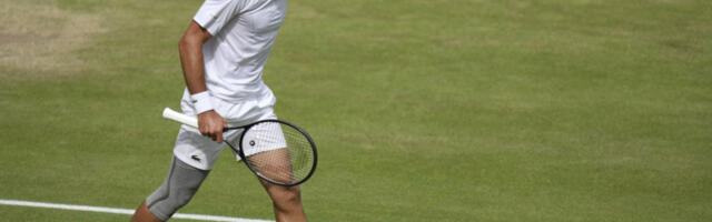 NOVAK ZAPLESAO VIMBLDONSKOM TRAVOM: Prvi korak je načinjen - Đoković savladao Francuza!