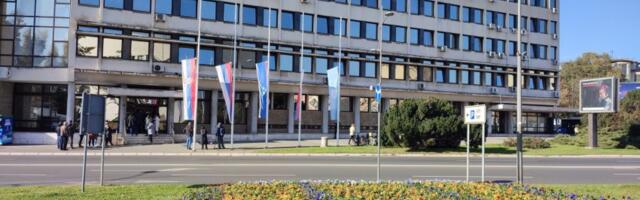 Zborovi pozivaju na protest ispred Skupštine pred sednicu: “Ne može se voditi grad iza zatvorenih vrata”
