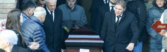SAHRANJEN OTAC ZVEZDANA TERZIĆA: Vučić, Džajić i Stanković ispratili oca direktora Crvene zvezde