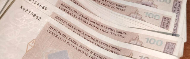 Na granici zaplenjeno 40 lažnih novčanica od 100 konvertibilnih maraka