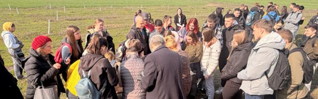 Zajedno pčelama na dar: Postavljeni prvi hoteli za oprašivače u poljoprivrednim školama širom Srbije