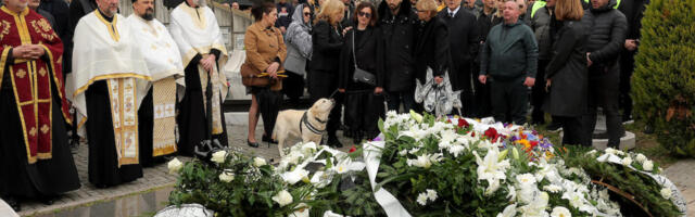 Odjeci sa sahrane Duleta Vujoševića: Grobari strašno ljuti na Milutinova, hvale na sva usta Petruševa (FOTO+VIDEO)