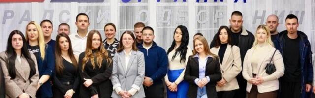 "Niti je Đilas Peter Mađar, a ni blokaderi nisu glas naroda": Snažna poruka mladih SNS-a iz Niša - Mađarski scenario u Srbiji nemoguć