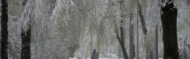 NEMA NAM SPASA, SVE JE OTIŠLO DOĐAVOLA! Zapad i jug Evrope na +30 STEPENI, a u MOSKVI 12 CENTIMETARA SNEGA! Totalno ludilo (FOTO, VIDEO)