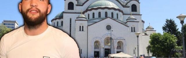 VELJKO RAŽNATOVIĆ MEĐU HILJADAMA VERNIKA ISPRED HRAMA SVETOG SAVE: Satima čekao da se pokloni Časnom pojasu Presvete Bogorodice