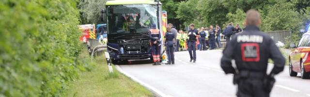 Tragedija u Nemačkoj: U sudaru dva autobusa stradao učenik, desetine povređenih