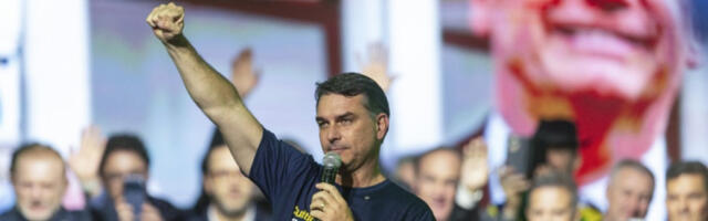 Болсонару забрањено да јавно наступа, па се појавио као АИ аватар у кампањи свог сина