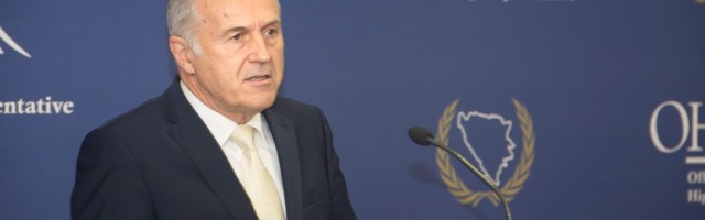 N. Kecmanović: Valentin, Kristijan, ili nijedan
