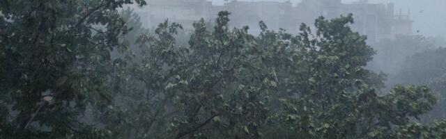 Nevreme stiglo u Srbiju: Grad, jak pljusak i olujni vetar (VIDEO)