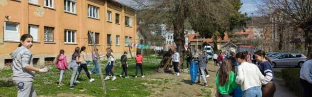 Učenici OŠ Aleksa Dejović u akciji čišćenja Crkvarskog potoka