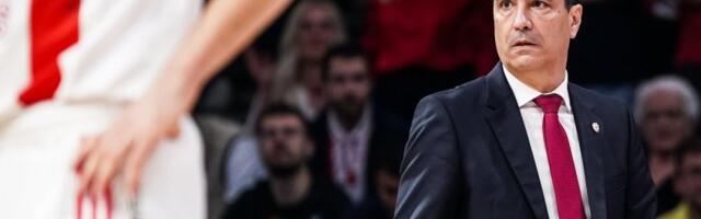 "Gubitnici, osramotili i sebe i klub, nemate obraza": Navijači bljuju vatru posle poraza, teraju igrače i Sferopulosa iz kluba (FOTO)